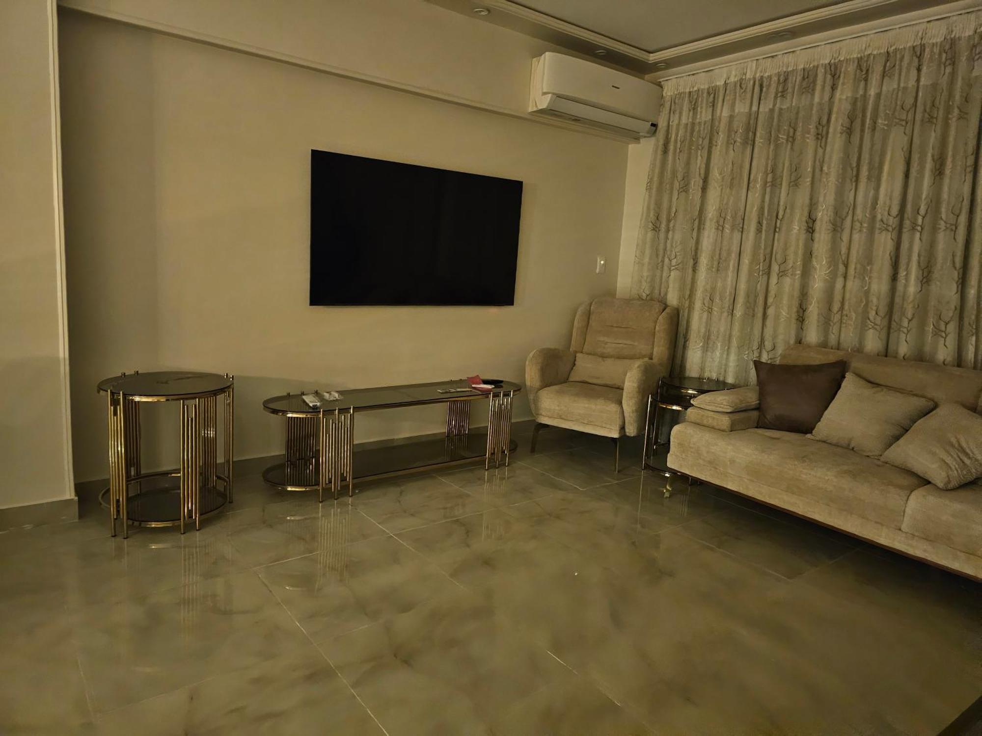 In Al Rehab Apartment *